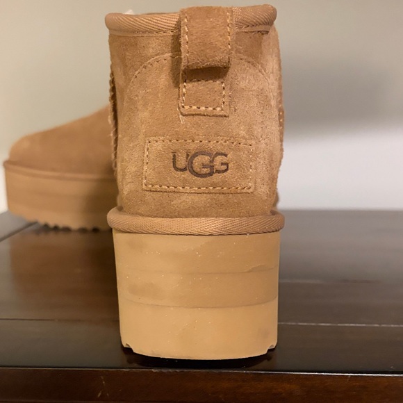 UGG Women’s Classic Ultra Mini Platform Boots - Picture 14 of 16